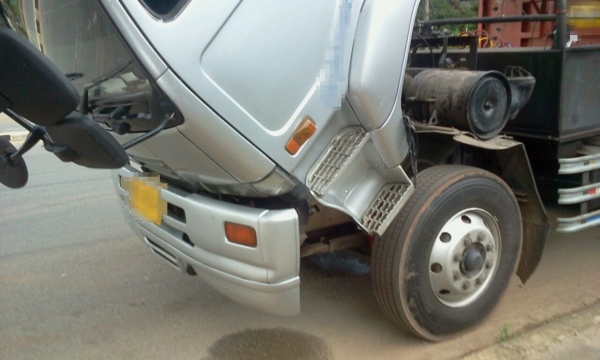 NISSAN DIESEL 320 แรงม้า 22 ล้อ พร้อมหาง 3 เพลายี่ห้อพนัส NISSAN DIESEL 320 แรงม้า 22 ล้อ พร้อมหาง 3 เพลายี่ห้อพนัส