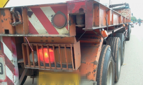 NISSAN DIESEL 320 แรงม้า 22 ล้อ พร้อมหาง 3 เพลายี่ห้อพนัส NISSAN DIESEL 320 แรงม้า 22 ล้อ พร้อมหาง 3 เพลายี่ห้อพนัส