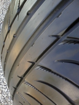 ขายยาง225/40/18 ปี 2911 KUMHO ECSTA SPT 1 คู่  ราคา :  3,600.00  บาท