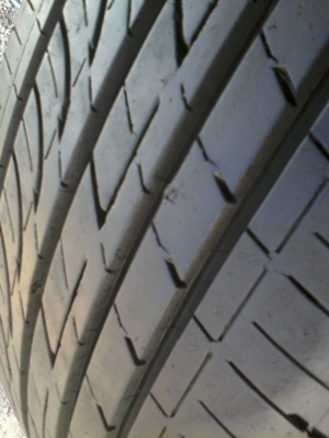 ขายยาง205/65/16 ปี 12/2เส้น+10/2เส้น BRIDGESTON TRUNZA ER90 1 ชุด  ราคา :  2,700.00  บาท