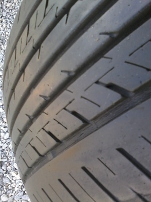 ขายยาง195/55/15 ปี 1309 DEESTONE NAKARA 1 ชุด  ราคา :  2,400.00  บาท