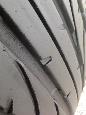 ขายยาง265/60/18 ปี 10 BRIDGESTONE DUELER H/P 1 คู่  ราคา :  3,000.00  บาท