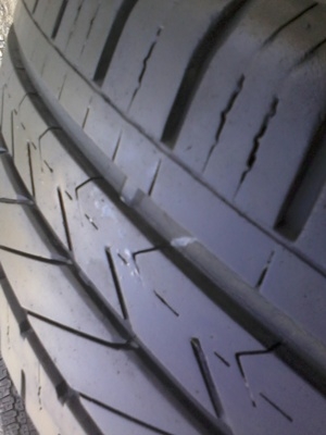 ขายยาง195/60/15 ปี1710 GOODYEAR DURAPLOS 1 ชุด ราคา : 2,500.00 บาท ขายยาง195/60/15 ปี1710 GOODYEAR DURAPLOS 1 ชุด ราคา : 2,500.00 บาท