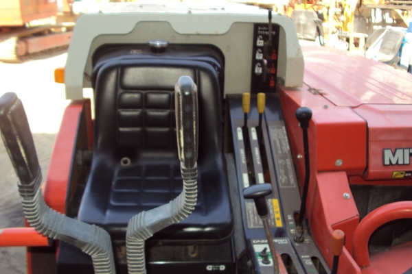 รถเกี่ยวช้าวเล็ก นั่งขับ