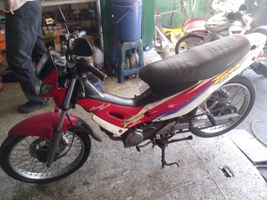 ขายฮอนด้า เท่น่าครัชมือ เครื่องดี ภาษีขาด 1 ปี เ่ล่มพร้อมโอน