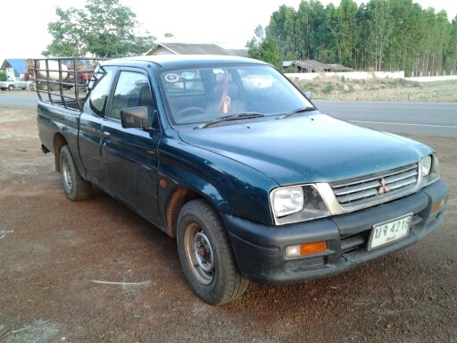 MITSUBISHI L200 STRADA MAGACAB GL 2.5 MT ปี 98 เครื่องแห้งดีแรงดีไม่่มีเยิ้ม ภายในเก๋งคอนโซลสวยครบพร้อม แอร์เย็น กระบะปูพื้นยางลายเนอร์ไม่มีผุ ช่วงล่างแน่น คัชซีสวยไม่มีผุไม่มีดาม ยางสภาพดี 4 เส้นประมาณ 70\% พร้อมใช้งาน เอกสารทะเบียนครบพร้อมโอน ราคาต่อรองไ