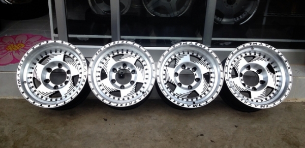 ขายล้อแม็กขอบ 15x8.5 ออฟ-28 ใส่ 6 รูกระบะ สไตล์ออฟโรด สวยมากครับ ขายล้อแม็กขอบ 15x8.5 ออฟ-28 ใส่ 6 รูกระบะ สไตล์ออฟโรด สวยมากครับ