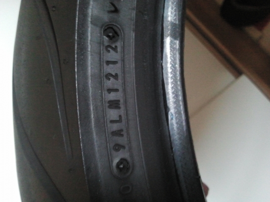 ยางแดนลอป มือสอง120/60/17 ใช้ได้อีกเป็นปี 1500 อยู่แถวพระราม7ครับ