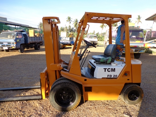 ขายรถยก TCM FD 20 เครื่องดีเซล ติดต่อคุณยุทธิ์ โทร. 081-9870866 คุณจิ๊ด โทร. 089-7949488