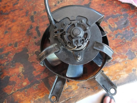 ขายพัดลมหม้อน้ำ4สูบ 5นิ้ว