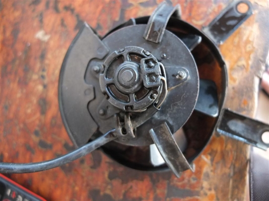 ขายพัดลมหม้อน้ำ4สูบ 5นิ้ว