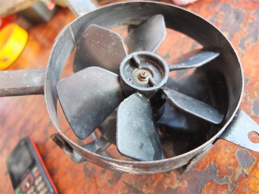 ขายพัดลมหม้อน้ำ4สูบ 5นิ้ว