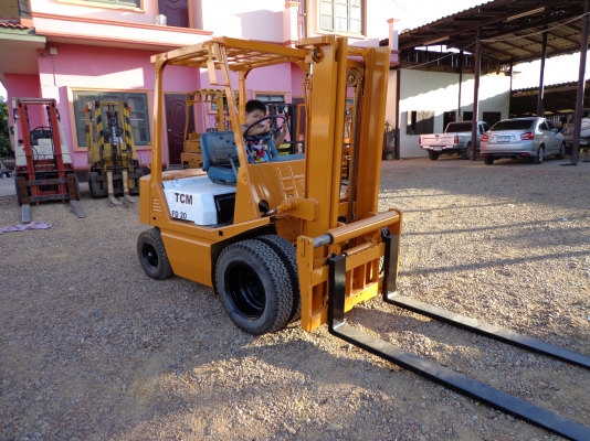 ขายรถยก TCM FD 20 เครื่องดีเซล ติดต่อคุณยุทธิ์ โทร. 081-9870866 คุณจิ๊ด โทร. 089-7949488