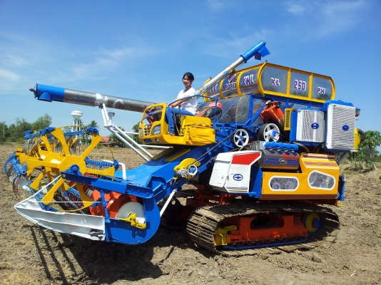 ขายรถเกี่ยวข้าวศักดิ์พัฒนาการเกษตร สนใจโทร 0817638762 ไพทูลย์ ส่งฟรีถึงที่!!!