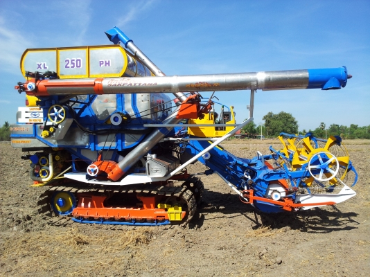 ขายรถเกี่ยวข้าวศักดิ์พัฒนาการเกษตร สนใจโทร 0817638762 ไพทูลย์ ส่งฟรีถึงที่!!!