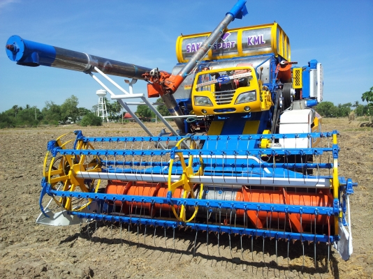 ขายรถเกี่ยวข้าวศักดิ์พัฒนาการเกษตร สนใจโทร 0817638762 ไพทูลย์ ส่งฟรีถึงที่!!!