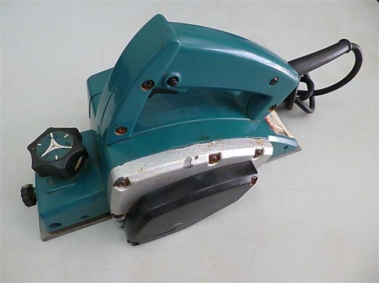 กบไฟฟ้า Makita รุ่น 1900  ( 3 นิ้ว)
