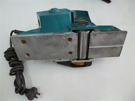 กบไฟฟ้า Makita รุ่น 1900  ( 3 นิ้ว)