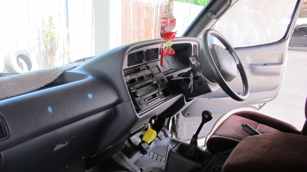 ขายรถตู้ TOYOTA HIACE  3.0 GL ปี2000