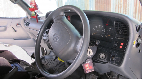 ขายรถตู้ TOYOTA HIACE  3.0 GL ปี2000