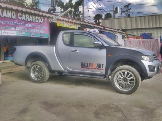 ขายล้อแม็ก 20 นิ้ว6รูพร้อมยาง YOKO265/50R20 ปี09