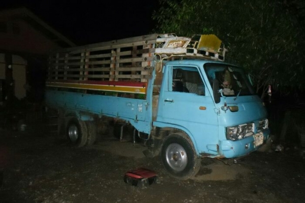 ขาย 6ล้อ ISUZU ELF 100 หัวแป เครื่อง4BC2 100แรง ฝาำดำ แน่นๆ ไม่เยิ้ม เกียร์เดิม แปลงเกียร์สายแล้ว พ.พาวเวอร์ ช่วงล่างเดิมๆ คัสซีดี มีต้องเก็บบ้างครับ หัวบางไม่มีผุ ภายในสวย คอนโซลครบ กระบะ4.30ม.คอกไม้พื้นไม้ สภาพดี ยางดี ระบบไฟครับ พร้อม ราคาเบาๆ ต่อรองได