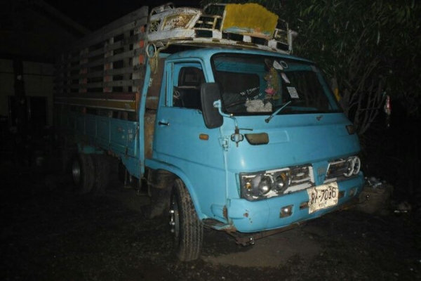 ขาย 6ล้อ ISUZU ELF 100 หัวแป เครื่อง4BC2 100แรง ฝาำดำ แน่นๆ ไม่เยิ้ม เกียร์เดิม แปลงเกียร์สายแล้ว พ.พาวเวอร์ ช่วงล่างเดิมๆ คัสซีดี มีต้องเก็บบ้างครับ หัวบางไม่มีผุ ภายในสวย คอนโซลครบ กระบะ4.30ม.คอกไม้พื้นไม้ สภาพดี ยางดี ระบบไฟครับ พร้อม ราคาเบาๆ ต่อรองได