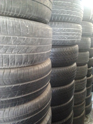 ขายยางเหมากองขอบ13และ14เก๋งรวม64เส้น  2  กอง