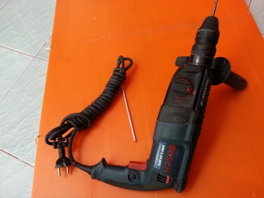 ขายสว่านโรตารี่3ระบบรุ่นใหญ่ยี่ห้อBOSCHรุ่นGBH2-26DFRของแท้สภาพดีๆครับ