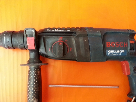 ขายสว่านโรตารี่3ระบบรุ่นใหญ่ยี่ห้อBOSCHรุ่นGBH2-26DFRของแท้สภาพดีๆครับ