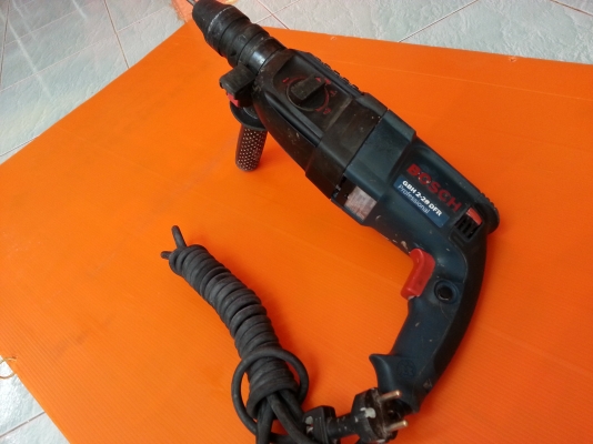 ขายสว่านโรตารี่3ระบบรุ่นใหญ่ยี่ห้อBOSCHรุ่นGBH2-26DFRของแท้สภาพดีๆครับ