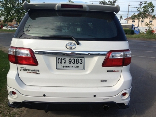 TOYOTA - FORTUNER - TRD Sportivo III 3.0 AT 4WD ปี2011 สีขาว เกียร์อัตโนมัติ เครื่องดีเซล 3000cc