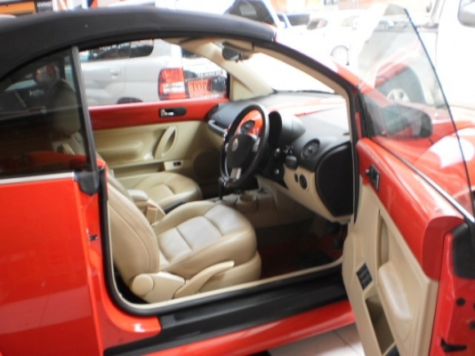 NEW BEETLE CONVERTIBLE 2.0 เปิดประทุนสวยจัด NEW BEETLE CONVERTIBLE 2.0 เปิดประทุนสวยจัด