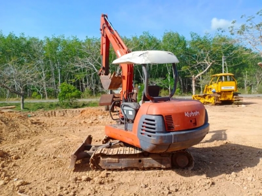 KUBOTA30 ปั้มนิ้ว คอลโทรลสั้น สภาพสวย KUBOTA30 ปั้มนิ้ว คอลโทรลสั้น สภาพสวย
