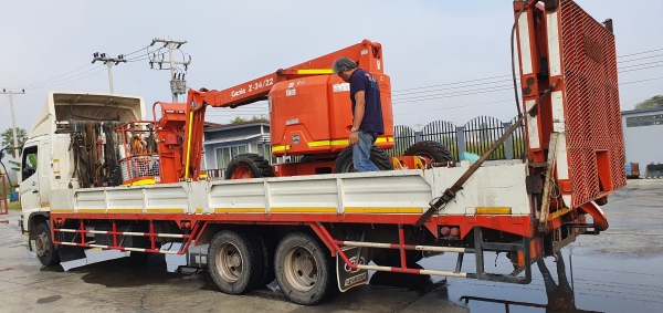 ขายด่วนรถกะเช้าJLG4&times;4HLขับเคลื่อน4ล้อเลี้อยวหน้าซ้ายขวารถหมุนได้รอบตัวกะเช้าก็หมุนได้ยก2ระดับยกสุง14เมตรเครื่องดีเซล3สูบสตาร์เครื่องดับเครื่องข้างบนข้างล่างได้แรงดีประหยัดน้ำมันแถมใช้ระบบไฟฟ้าสำรองทำงานก็ได้สุดยอดได้2ระบบเลยเป็นรถนอกเพื่งนำเข้ามาใหม