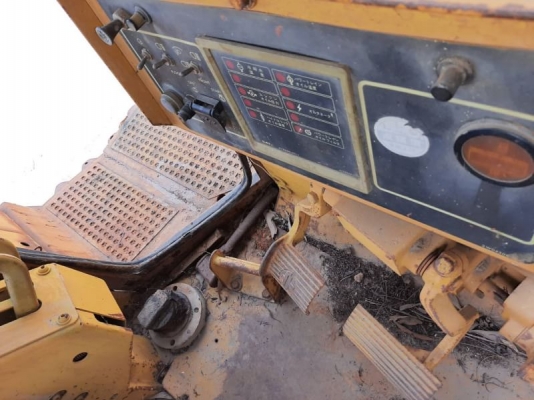 แทรคเตอร์CAT D6HZไม่มีเล่มทะเบียน สภาพสวย
