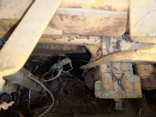 แทรคเตอร์CAT D6HZไม่มีเล่มทะเบียน สภาพสวย