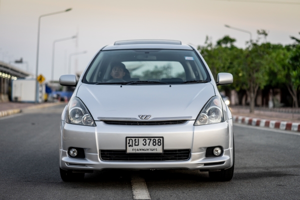 TOYOTA WISH 2004
