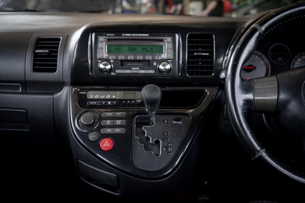 TOYOTA WISH 2004
