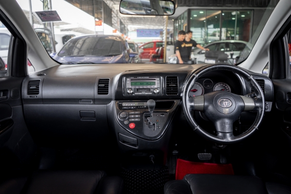 TOYOTA WISH 2004