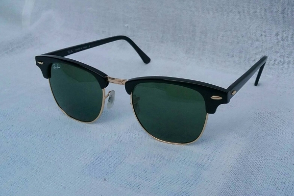 แว่นตา 'เรย์ - แบน - แสนสะท้าน'  อิตาลีตัวแท้ !  โมเดลคลาสสิค  'คลับมาสเตอร์ - นายกสโมสร' สุดยอดเลนส์กระจก ออริจินัล เรย์ - แบน 'สีเขียว / เทา G - 15'  Authentic RAY - BAN handmade in Italy