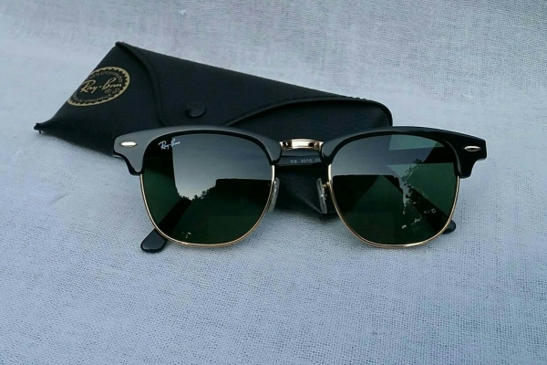 แว่นตา 'เรย์ - แบน - แสนสะท้าน'  อิตาลีตัวแท้ !  โมเดลคลาสสิค  'คลับมาสเตอร์ - นายกสโมสร' สุดยอดเลนส์กระจก ออริจินัล เรย์ - แบน 'สีเขียว / เทา G - 15'  Authentic RAY - BAN handmade in Italy