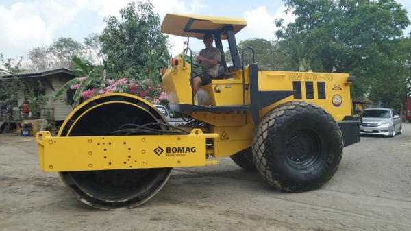 รถบดสั่นเสทือน10ตัน 2เปลือก2เพลา Bomax BW212D-40 เครื่องคัมมิ่น พร้อมลงงานเอกสารเล่มทะเบียน รถบดสั่นเสทือน10ตัน 2เปลือก2เพลา Bomax BW212D-40 เครื่องคัมมิ่น พร้อมลงงานเอกสารเล่มทะเบียน