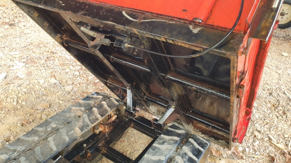 รถแทรคยางดั้มมือ