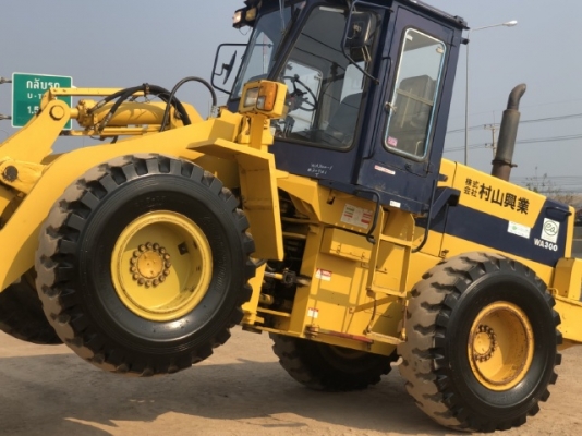 ขายรถตักล้อยาง KOMATSU WA300-1 นำเข้าเองจากญี่ปุ่น สภาพสวยพร้อมใช้ มีVDOการทำงานครับ