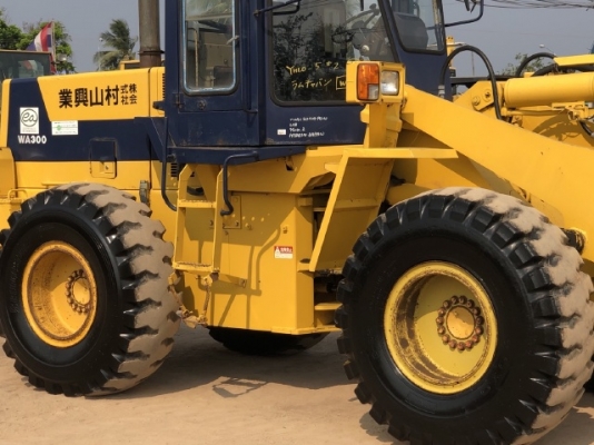 ขายรถตักล้อยาง KOMATSU WA300-1 นำเข้าเองจากญี่ปุ่น สภาพสวยพร้อมใช้ มีVDOการทำงานครับ