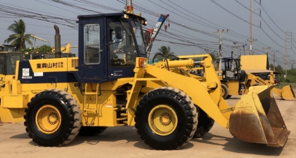 ขายรถตักล้อยาง KOMATSU WA300-1 นำเข้าเองจากญี่ปุ่น สภาพสวยพร้อมใช้ มีVDOการทำงานครับ