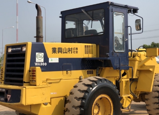 ขายรถตักล้อยาง KOMATSU WA300-1 นำเข้าเองจากญี่ปุ่น สภาพสวยพร้อมใช้ มีVDOการทำงานครับ