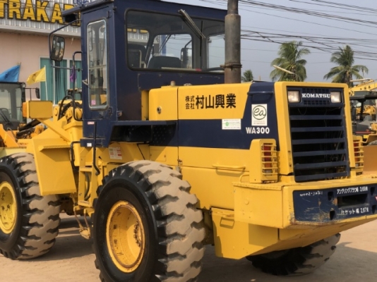 ขายรถตักล้อยาง KOMATSU WA300-1 นำเข้าเองจากญี่ปุ่น สภาพสวยพร้อมใช้ มีVDOการทำงานครับ