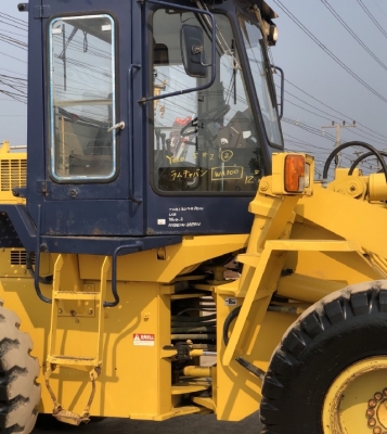 ขายรถตักล้อยาง KOMATSU WA300-1 นำเข้าเองจากญี่ปุ่น สภาพสวยพร้อมใช้ มีVDOการทำงานครับ